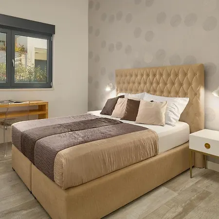 Luxury Sol Mate * Split