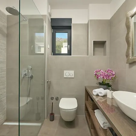 Villa Luxury Natali With Pool, Terrace And Sea View Split